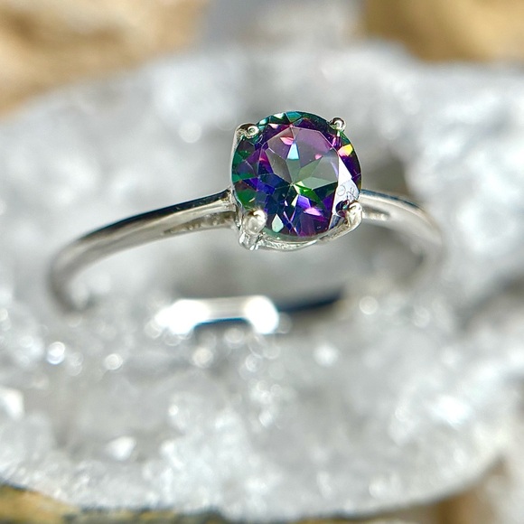 “Magic Potion” Beautiful Solitaire Mystic Topaz Ring! 💎 - SIZE (10) - Picture 10 of 11